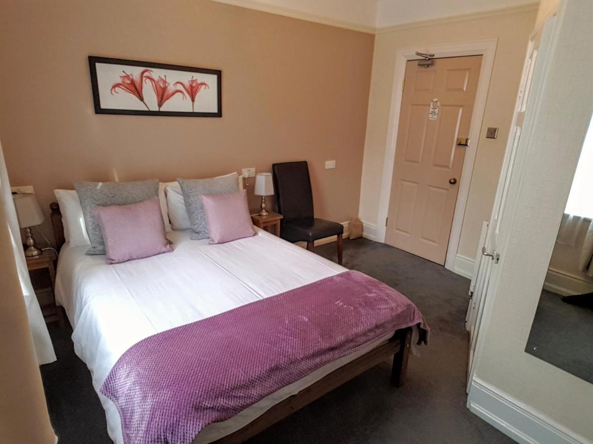 Kingsholm Guest house *